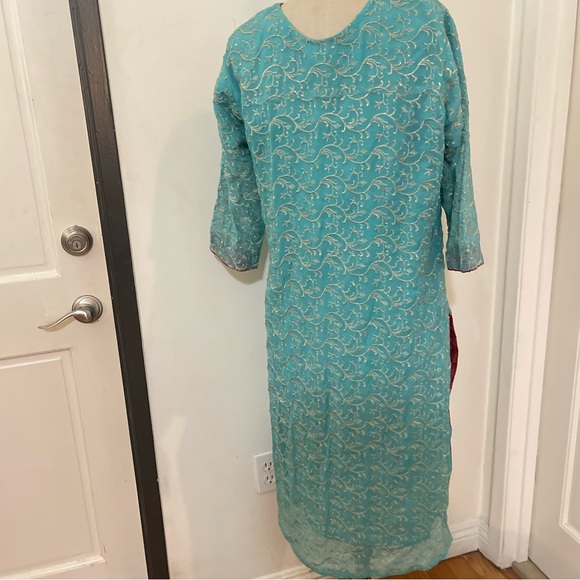 Embroidered Pakistani Suit in Turquoise Green and Silver Threads - Picture 4 of 10